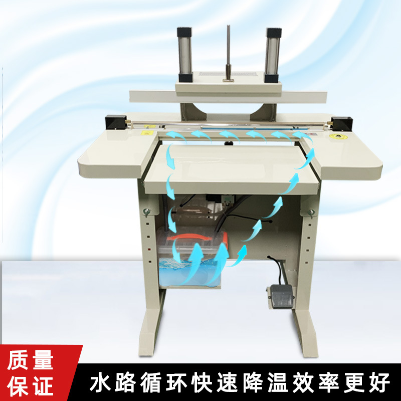 水冷封口機(jī)水冷系統(tǒng)可降低關(guān)鍵部件在工作過程中的溫度，減少因過熱導(dǎo)致的部件損耗，延長(zhǎng)設(shè)備的使用壽命